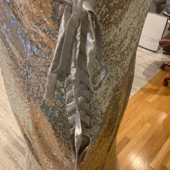 Silver sequins long gown trumpet style
New never worn - Picture 3 of 10